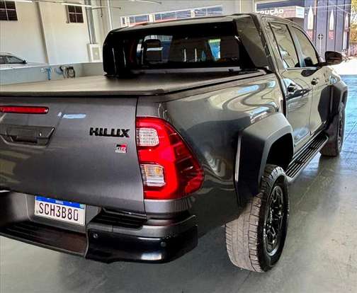 TOYOTA-HILUX-2023