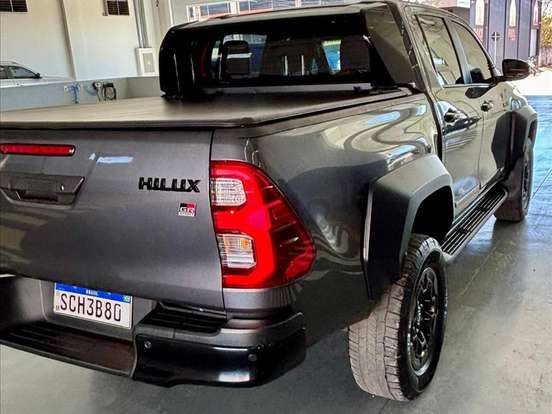 TOYOTA-HILUX-2.8 D-4D TURBO DIESEL CD GR-S 4X4 AUTOMÁTICO TOYOTA-HILUX-2023