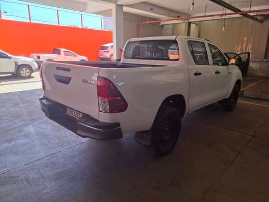 TOYOTA-HILUX-2.8 D-4D TURBO DIESEL CD POWER PACK 4X4 AUTOMÁTICO TOYOTA-HILUX-2024