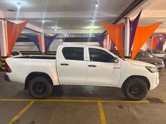 TOYOTA-HILUX-2.8 D-4D TURBO DIESEL CD POWER PACK 4X4 AUTOMÁTICO TOYOTA-HILUX-2024
