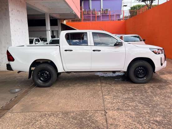 TOYOTA-HILUX-2.8 D-4D TURBO DIESEL CD POWER PACK 4X4 AUTOMÁTICO TOYOTA-HILUX-2024