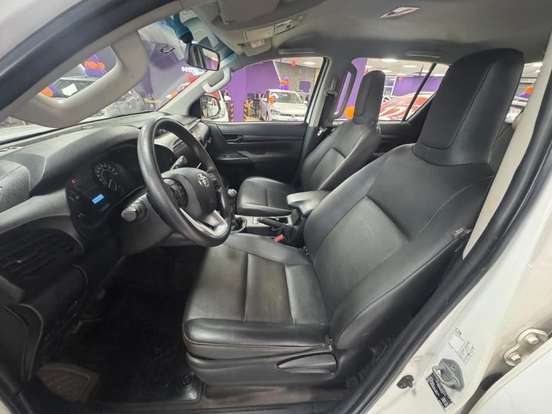 TOYOTA-HILUX-2024