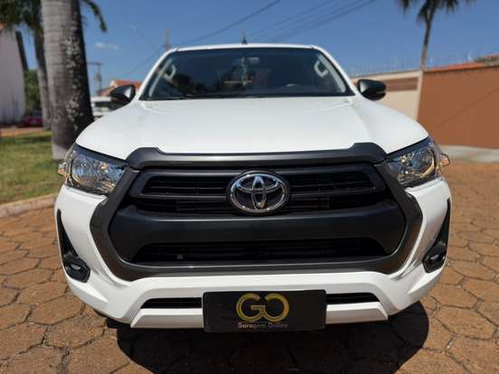 TOYOTA-HILUX-2025