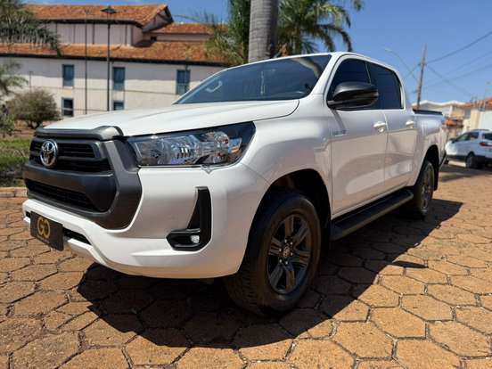 TOYOTA-HILUX-2.8 D-4D TURBO DIESEL CD POWER PACK 4X4 AUTOMÁTICO TOYOTA-HILUX-2025