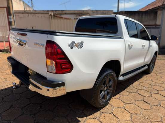 TOYOTA-HILUX-2.8 D-4D TURBO DIESEL CD POWER PACK 4X4 AUTOMÁTICO TOYOTA-HILUX-2025