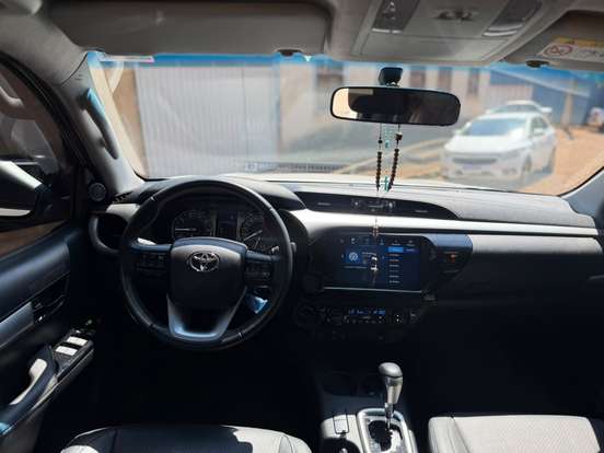 TOYOTA-HILUX-2025