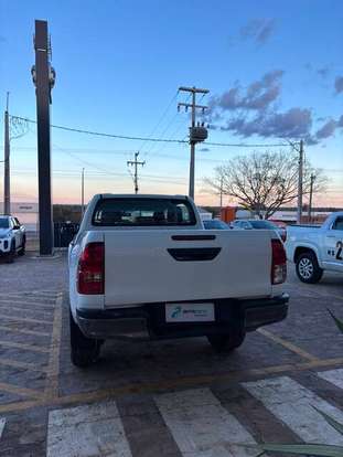 TOYOTA-HILUX-2024