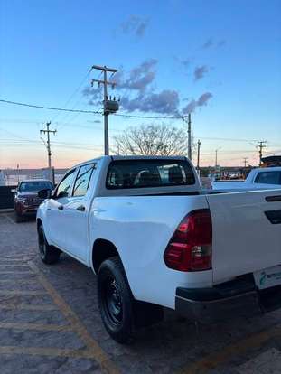 TOYOTA-HILUX-2024