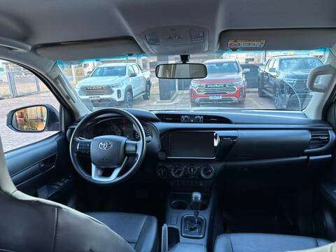 TOYOTA-HILUX-2024