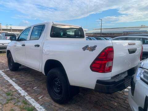 TOYOTA-HILUX-2024