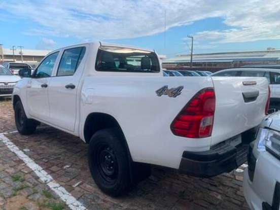 TOYOTA-HILUX-2.8 D-4D TURBO DIESEL CD POWER PACK 4X4 AUTOMÁTICO TOYOTA-HILUX-2024