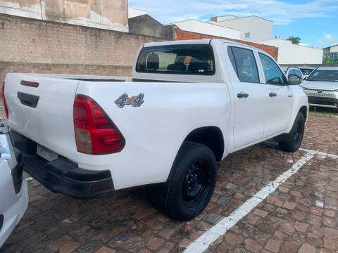 TOYOTA-HILUX-2024