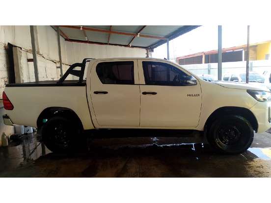 TOYOTA-HILUX-2.8 D-4D TURBO DIESEL CD POWER PACK 4X4 MANUAL TOYOTA-HILUX-2020