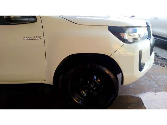 TOYOTA-HILUX-2.8 D-4D TURBO DIESEL CD POWER PACK 4X4 MANUAL TOYOTA-HILUX-2020