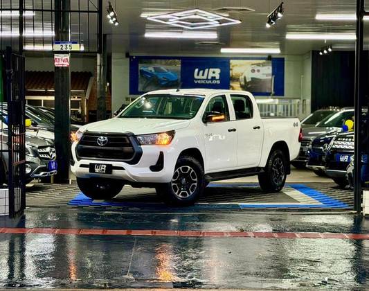 TOYOTA HILUX 2.8 D-4D TURBO DIESEL CD POWER PACK 4X4 MANUAL