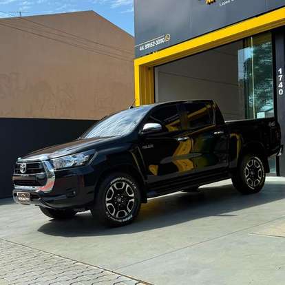TOYOTA-HILUX-2023