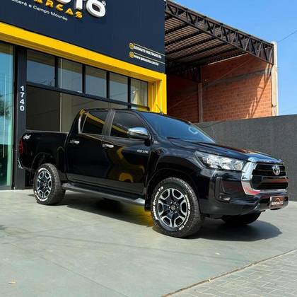 TOYOTA HILUX 2.8 D-4D TURBO DIESEL CD SR 4X4 AUTOMÁTICO