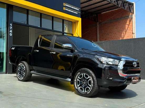 TOYOTA-HILUX-2.8 D-4D TURBO DIESEL CD SR 4X4 AUTOMÁTICO TOYOTA-HILUX-2023