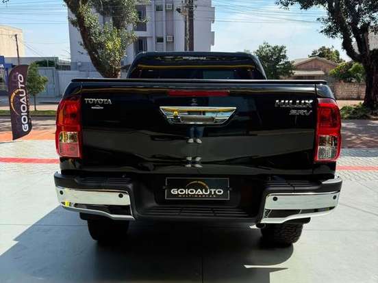 TOYOTA-HILUX-2.8 D-4D TURBO DIESEL CD SR 4X4 AUTOMÁTICO TOYOTA-HILUX-2023
