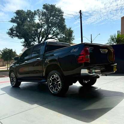TOYOTA-HILUX-2023