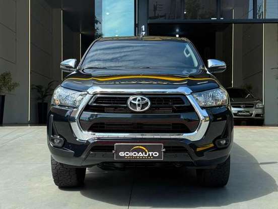 TOYOTA-HILUX-2.8 D-4D TURBO DIESEL CD SR 4X4 AUTOMÁTICO TOYOTA-HILUX-2023