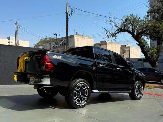 TOYOTA-HILUX-2.8 D-4D TURBO DIESEL CD SR 4X4 AUTOMÁTICO TOYOTA-HILUX-2023