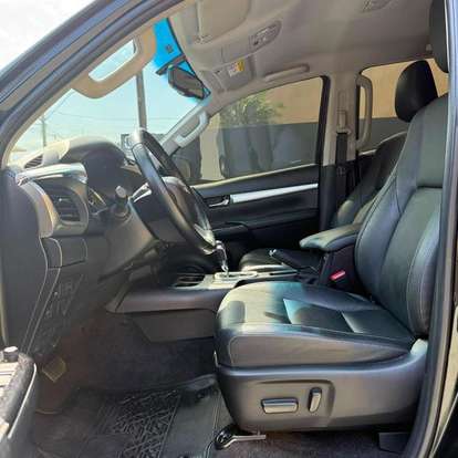 TOYOTA-HILUX-2023