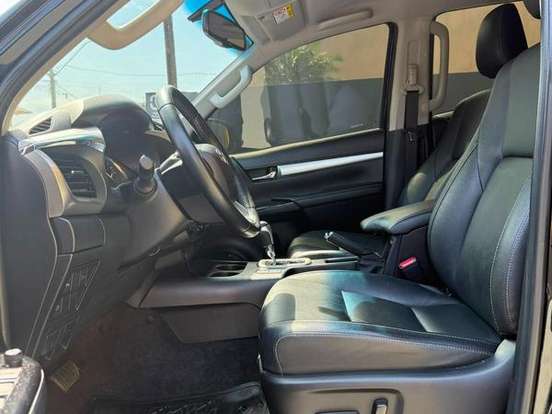 TOYOTA-HILUX-2.8 D-4D TURBO DIESEL CD SR 4X4 AUTOMÁTICO TOYOTA-HILUX-2023