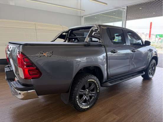 TOYOTA-HILUX-2.8 D-4D TURBO DIESEL CD SR 4X4 AUTOMÁTICO TOYOTA-HILUX-2024