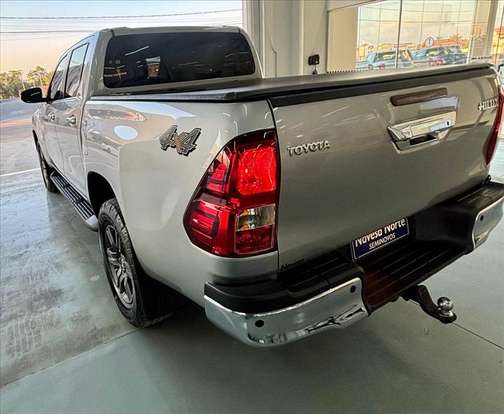 TOYOTA-HILUX-2024