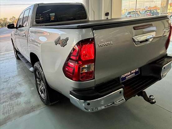 TOYOTA-HILUX-2.8 D-4D TURBO DIESEL CD SR 4X4 AUTOMÁTICO TOYOTA-HILUX-2024