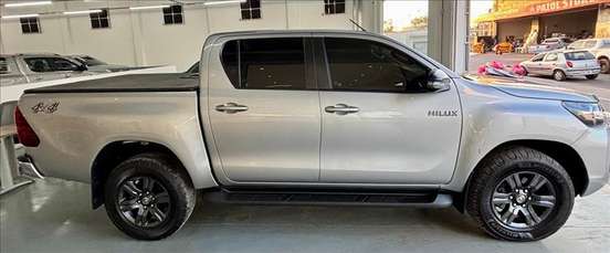 TOYOTA-HILUX-2024