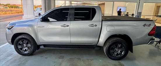 TOYOTA-HILUX-2024