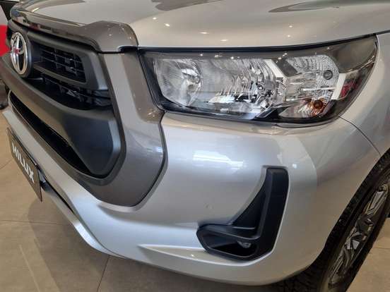 TOYOTA-HILUX-2.8 D-4D TURBO DIESEL CD SR 4X4 AUTOMÁTICO TOYOTA-HILUX-2026