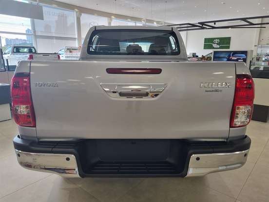 TOYOTA-HILUX-2026