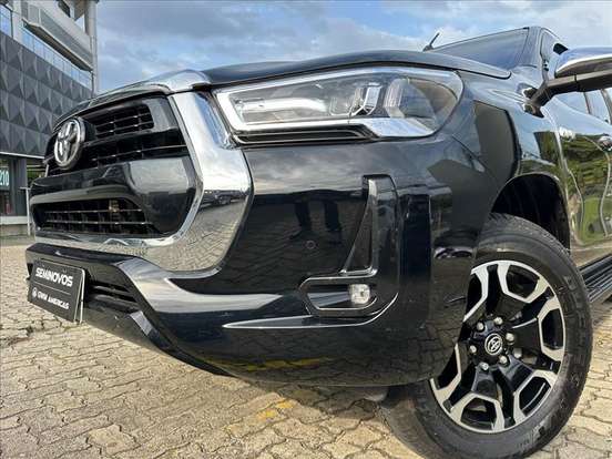 TOYOTA-HILUX-2.8 D-4D TURBO DIESEL CD SRV 4X4 AUTOMÁTICO TOYOTA-HILUX-2025