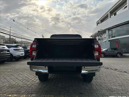 TOYOTA-HILUX-2.8 D-4D TURBO DIESEL CD SRV 4X4 AUTOMÁTICO TOYOTA-HILUX-2025