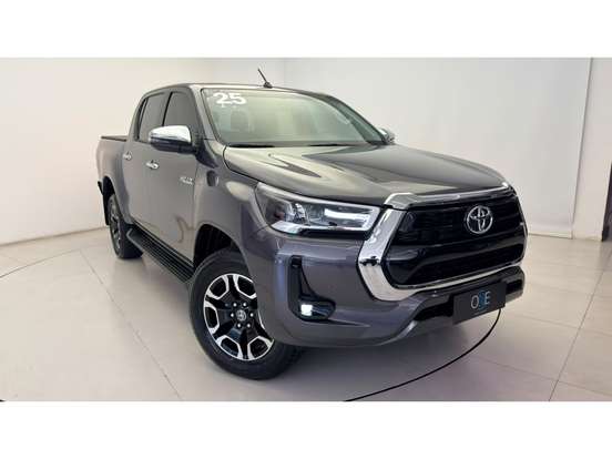 TOYOTA-HILUX-2.8 D-4D TURBO DIESEL CD SRV 4X4 AUTOMÁTICO TOYOTA-HILUX-2025