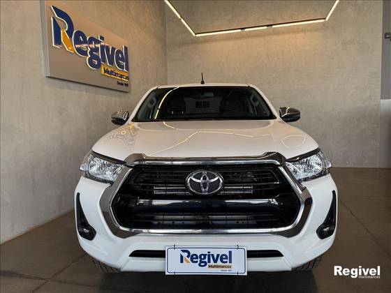 TOYOTA HILUX 2.8 D-4D TURBO DIESEL CD SRV 4X4 AUTOMÁTICO