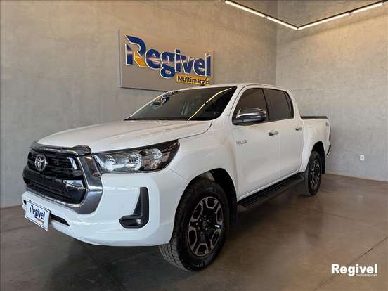 TOYOTA-HILUX-2.8 D-4D TURBO DIESEL CD SRV 4X4 AUTOMÁTICO TOYOTA-HILUX-2023