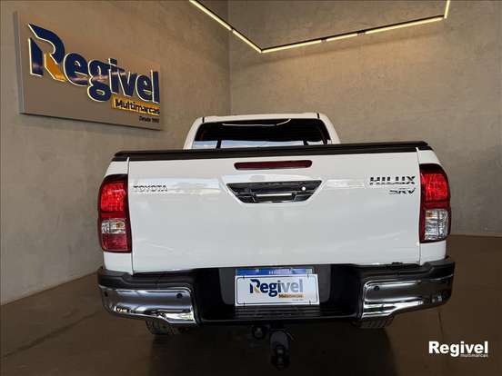 TOYOTA-HILUX-2.8 D-4D TURBO DIESEL CD SRV 4X4 AUTOMÁTICO TOYOTA-HILUX-2023