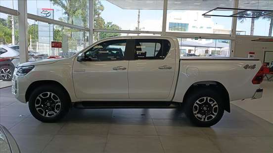 TOYOTA-HILUX-2023
