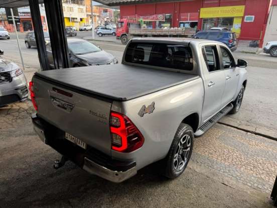 TOYOTA-HILUX-2.8 D-4D TURBO DIESEL CD SRX 4X4 AUTOMÁTICO TOYOTA-HILUX-2025