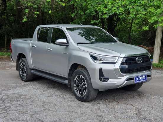 TOYOTA-HILUX-2021