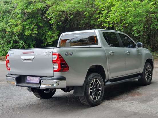 TOYOTA-HILUX-2.8 D-4D TURBO DIESEL CD SRX 4X4 AUTOMÁTICO TOYOTA-HILUX-2021