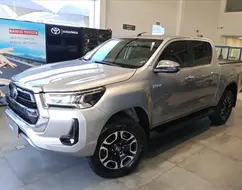 TOYOTA HILUX 2.8 D-4D TURBO DIESEL CD SRX 4X4 AUTOMÁTICO TOYOTA HILUX 2.8 D-4D TURBO DIESEL CD SRX 4X4 AUTOMÁTICO
