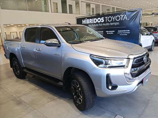 TOYOTA-HILUX-2.8 D-4D TURBO DIESEL CD SRX 4X4 AUTOMÁTICO TOYOTA-HILUX-2023