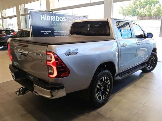 TOYOTA-HILUX-2.8 D-4D TURBO DIESEL CD SRX 4X4 AUTOMÁTICO TOYOTA-HILUX-2023