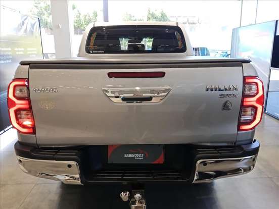 TOYOTA-HILUX-2.8 D-4D TURBO DIESEL CD SRX 4X4 AUTOMÁTICO TOYOTA-HILUX-2023