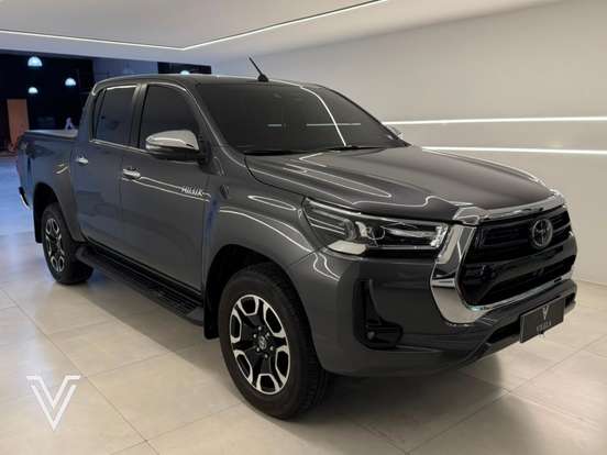 TOYOTA-HILUX-2.8 D-4D TURBO DIESEL CD SRX 4X4 AUTOMÁTICO TOYOTA-HILUX-2025